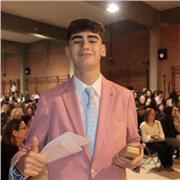 Profesor paciente y creativo, enfocado en adaptar el aprendizaje para niños y adolescentes en ciencias, mates y lenguas